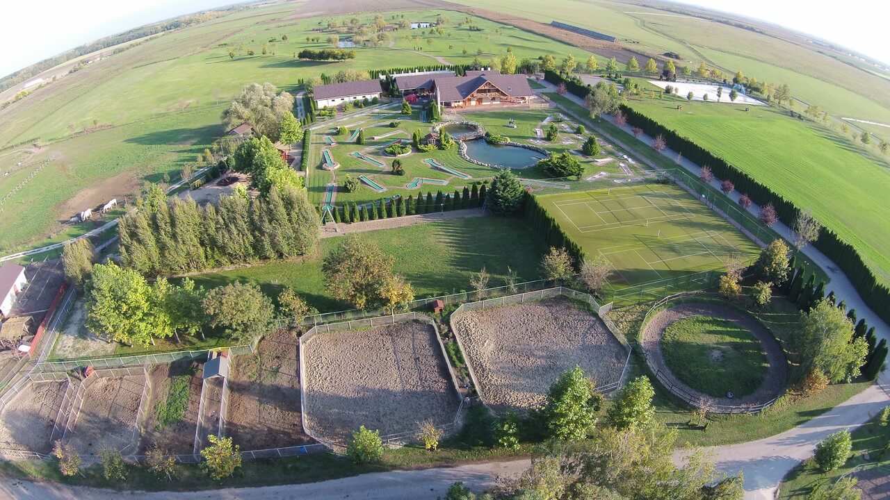 are&aacute;l jazdeck&eacute;ho parku Kincsem